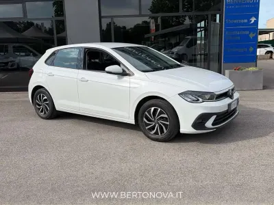 Usata VW Polo Life 95 CV (69 kW) 2023 Bianco Utilitaria
