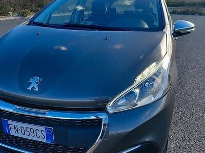 Usata Peugeot 208 Allure 82 CV (60 kW) 2018 Grigio Utilitaria