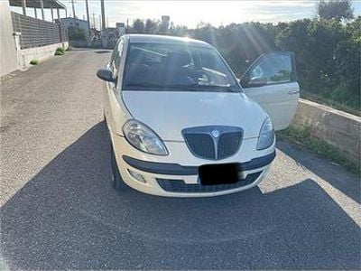 Begagnad Lancia Ypsilon 70 HK (51 kW) 2005 Halvkombi
