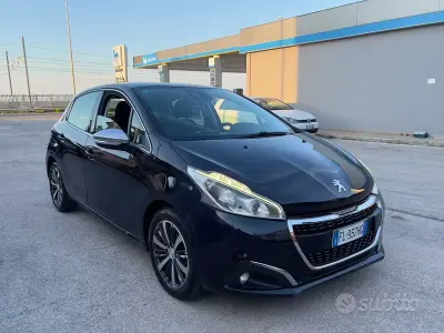 Usata Peugeot 208 75 CV (55 kW) 2017 Nero Utilitaria