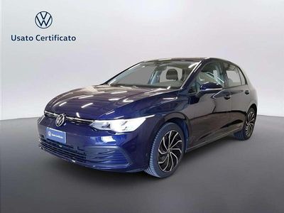 Usata VW Golf VIII Life 110 CV (80 kW) 2022 Atlantic blue metallizzato Berlina
