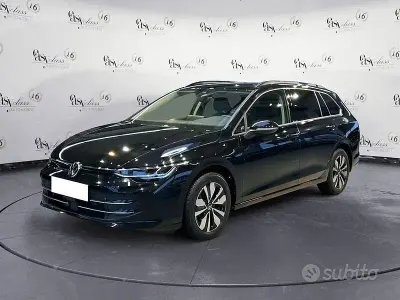 Käytetty VW Golf VIII Life 150 HP (110 kW) 2025 Musta Farmari