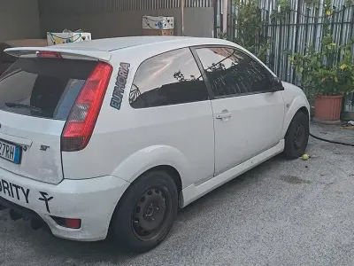 Usata Ford Fiesta ST 68 CV (50 kW) 2004 Bianco Utilitaria