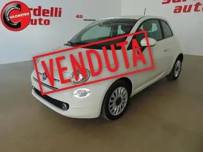 Begagnad Fiat 500 Lounge 70 HK (51 kW) 2021 Vit Halvkombi