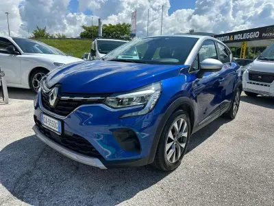 Usata Renault Captur Zen 101 CV (74 kW) 2020 Blu SUV