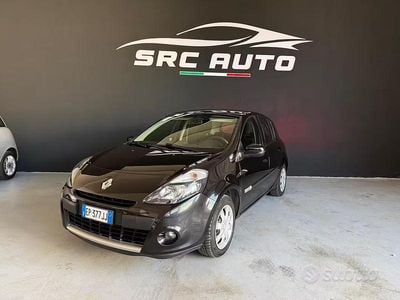 Begagnad Renault Clio IV Dynamique 75 HK (55 kW) 2012 Svart Sedan