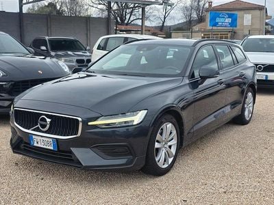 Usata Volvo V60 R-Design 150 CV (110 kW) 2019 Grigio Station wagon
