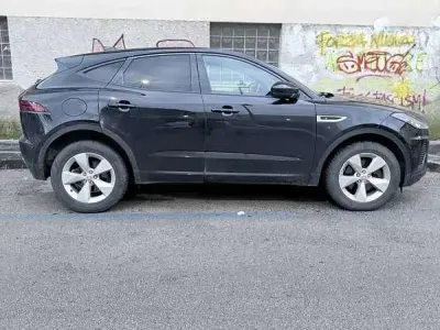 Usado Jaguar E-Pace R-Dynamic 200 CV (147 kW) 2019 Negro SUV