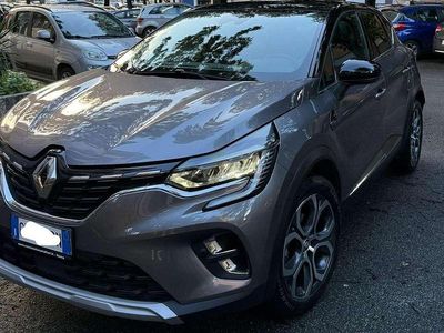 Usata Renault Captur Techno 101 CV (74 kW) 2023 Grigio SUV