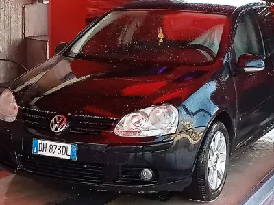 Begagnad VW Golf VI 105 HK (77 kW) 2008 Halvkombi