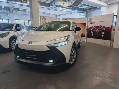 Usata Toyota C-HR Active 98 CV (72 kW) 2024 Bianco SUV