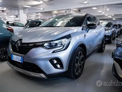 Usata Renault Captur Techno 143 CV (105 kW) 2022 Grigio SUV