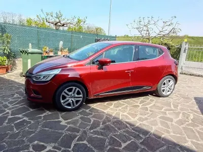 Usata Renault Clio IV 75 CV (55 kW) 2016 Rosso Berlina