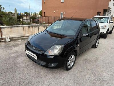 Usata Ford Fiesta Ghia 68 CV (50 kW) 2008 Nero Utilitaria