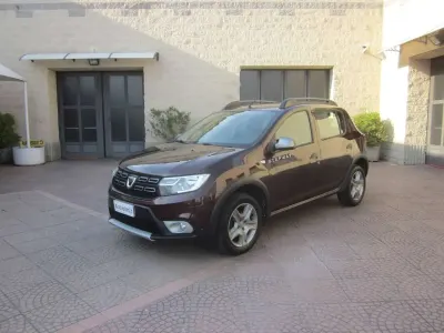 Usata Dacia Sandero Prestige 90 CV (66 kW) 2017 Marrone Berlina
