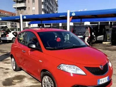 Usata Lancia Ypsilon Gold 69 CV (50 kW) 2017 Utilitaria