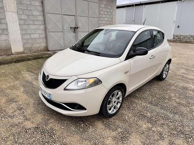 Usata Lancia Ypsilon Platinum 95 CV (69 kW) 2015 Bianco Utilitaria