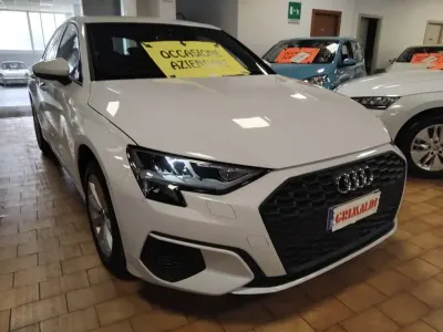 Begagnad Audi A3 Business 116 HK (85 kW) 2024 Vit Sedan