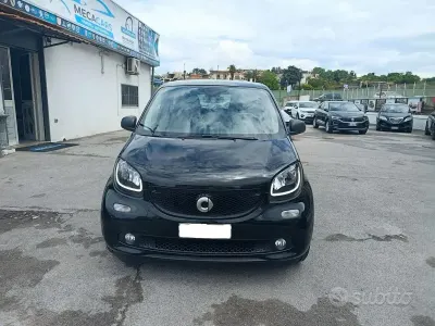 Usado Smart ForFour Passion 71 CV (52 kW) 2017 Negro Utilitario