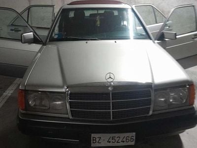 Usata Mercedes 190 122 CV (89 kW) 1984 Argento Berlina