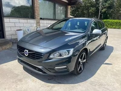 Usata Volvo V60 R-Design 120 CV (88 kW) 2017 Grigio scuro metallizzato Station wagon