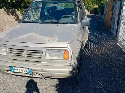 Usata Suzuki Vitara 96 CV (70 kW) 2000 Giallo SUV