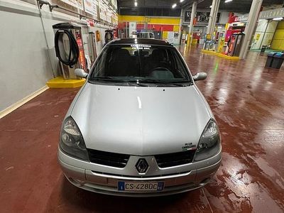 Usata Renault Clio II 75 CV (55 kW) 2005 Grigio Utilitaria
