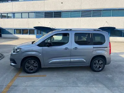 Usata Toyota Proace City City 131 CV (96 kW) 2022 Argento Monovolume
