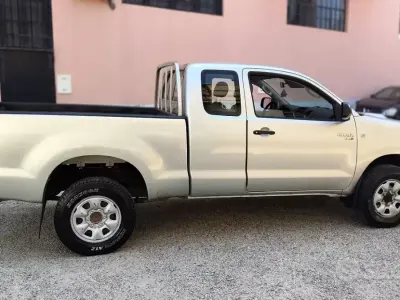 Usata Toyota HiLux SR 120 CV (88 kW) 2008 Grigio Pick-up