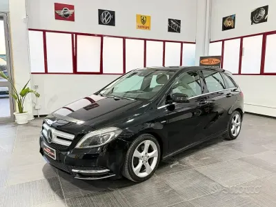 Usata Mercedes B200 Premium 136 CV (100 kW) 2012 Nero Utilitaria