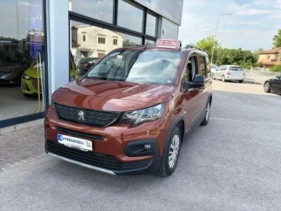 Usata Peugeot e-Rifter GT 100 kW (136 CV) 2022 Marrone Monovolume