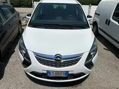 Usata Opel Zafira Tourer Cosmo 150 CV (110 kW) 2013 Bianco Monovolume