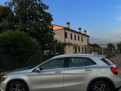 Usata Mercedes GLA200 Premium 136 CV (100 kW) 2014 Grigio SUV