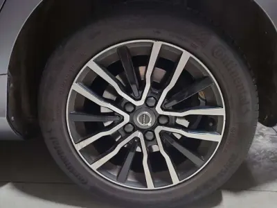 Usata Volvo V40 Momentum 150 CV (110 kW) 2017 Grigio Berlina