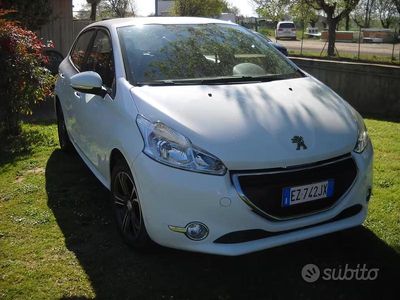 Usata Peugeot 208 Active 68 CV (50 kW) 2015 Bianco Utilitaria