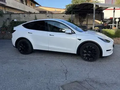 Usata Tesla Model Y RWD 88 kW (120 CV) 2024 SUV