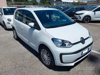 Usata VW up! Move 65 CV (47 kW) 2023 Bianco Utilitaria