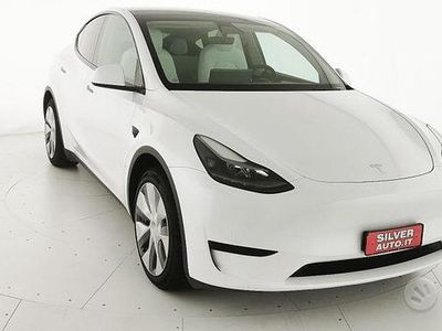 Usata Tesla Model Y RWD 219 kW (299 CV) 2023 Bianco pastello SUV