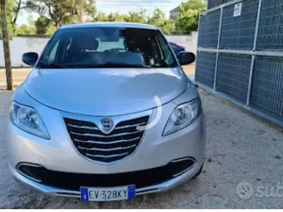Usata Lancia Ypsilon 69 CV (50 kW) 2014 Grigio Utilitaria