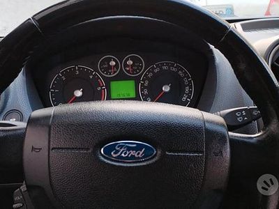 Usata Ford Fiesta Ghia 73 CV (53 kW) 2007 Nero Berlina