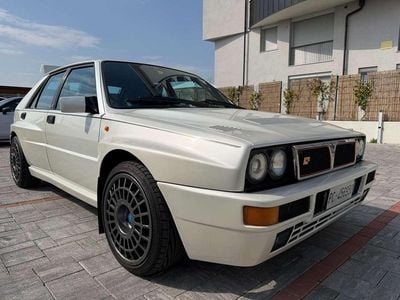 Begagnad Lancia Delta 211 HK (155 kW) 1994 Vit Halvkombi