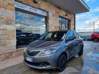 Usata Lancia Ypsilon Silver 69 CV (50 kW) 2022 Grigio Utilitaria