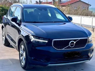 Usata Volvo XC40 Momentum 150 CV (110 kW) 2020 Nero SUV