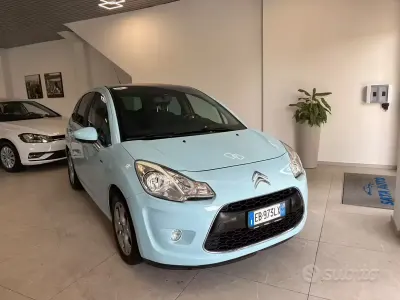 Usado Citroën C3 Exclusive 71 CV (52 kW) 2010 Azul Berlina