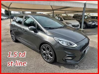 Usata Ford Fiesta ST-Line 85 CV (62 kW) 2017 Grigio Berlina