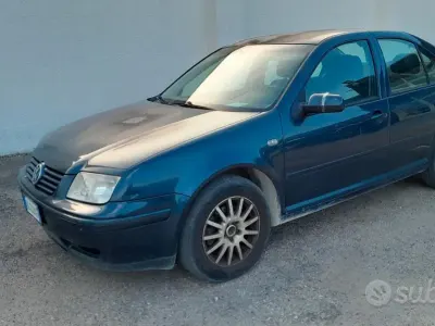 Usata VW Bora Trendline 101 CV (74 kW) 2005 Grigio Berlina