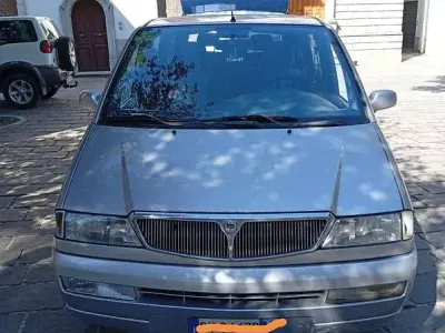 Usata Lancia Zeta 109 CV (80 kW) 2002 Argento Monovolume