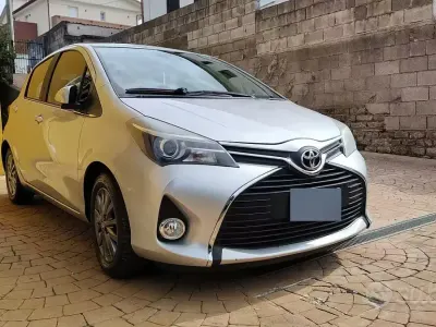 Usata Toyota Yaris 99 CV (72 kW) 2016 Grigio Berlina