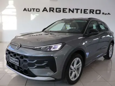 Nuova VW T-Roc Life 116 CV (85 kW) 2026 Wolf grey met SUV
