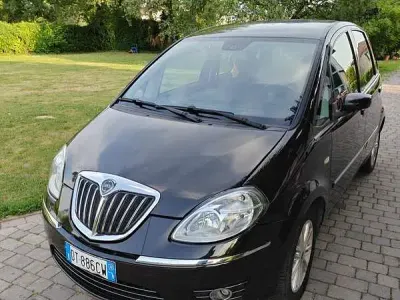 Usata Lancia Musa 95 CV (69 kW) 2009 Marrone Monovolume